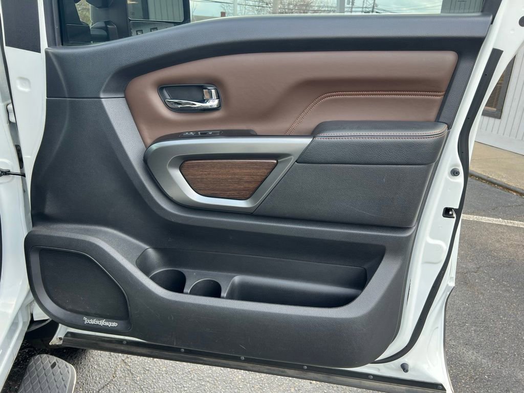 Used 2016 Nissan Titan Platinum Reserve image 35