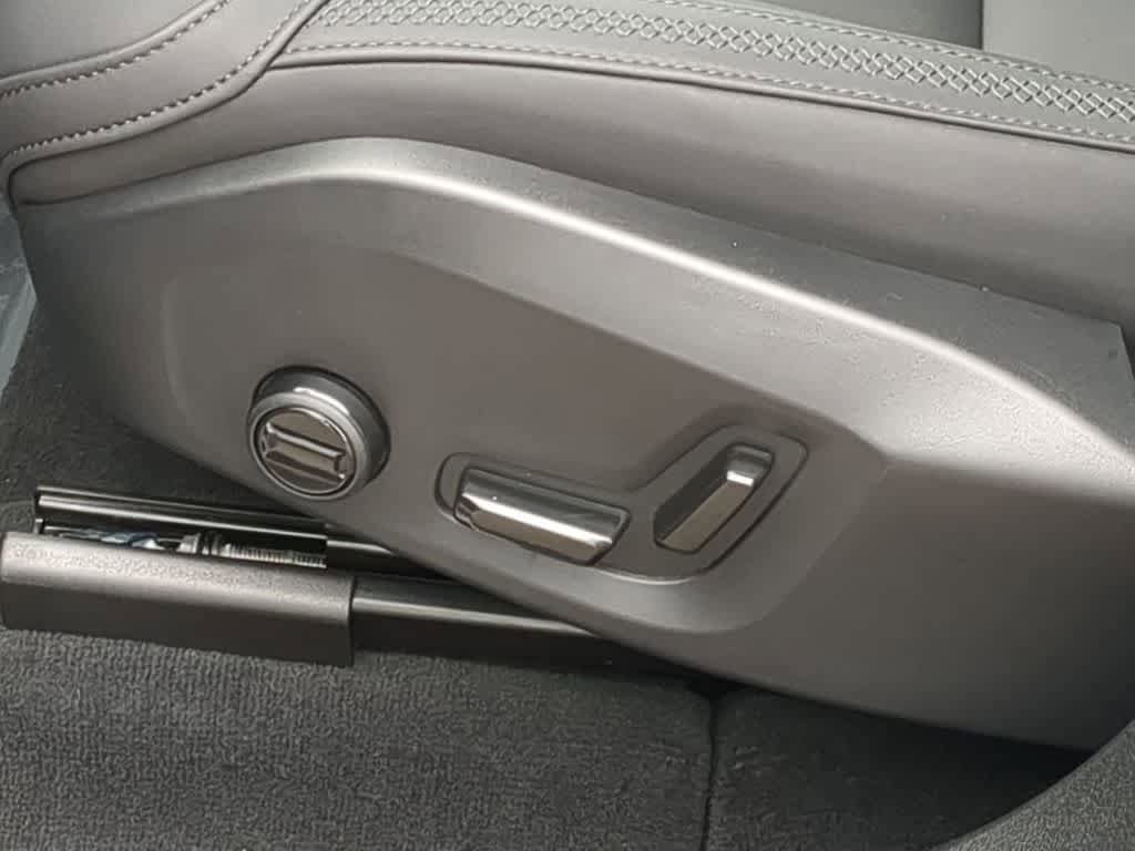 Used 2026 Volvo XC60 B5 Plus w/ Protection Package Premier image 16