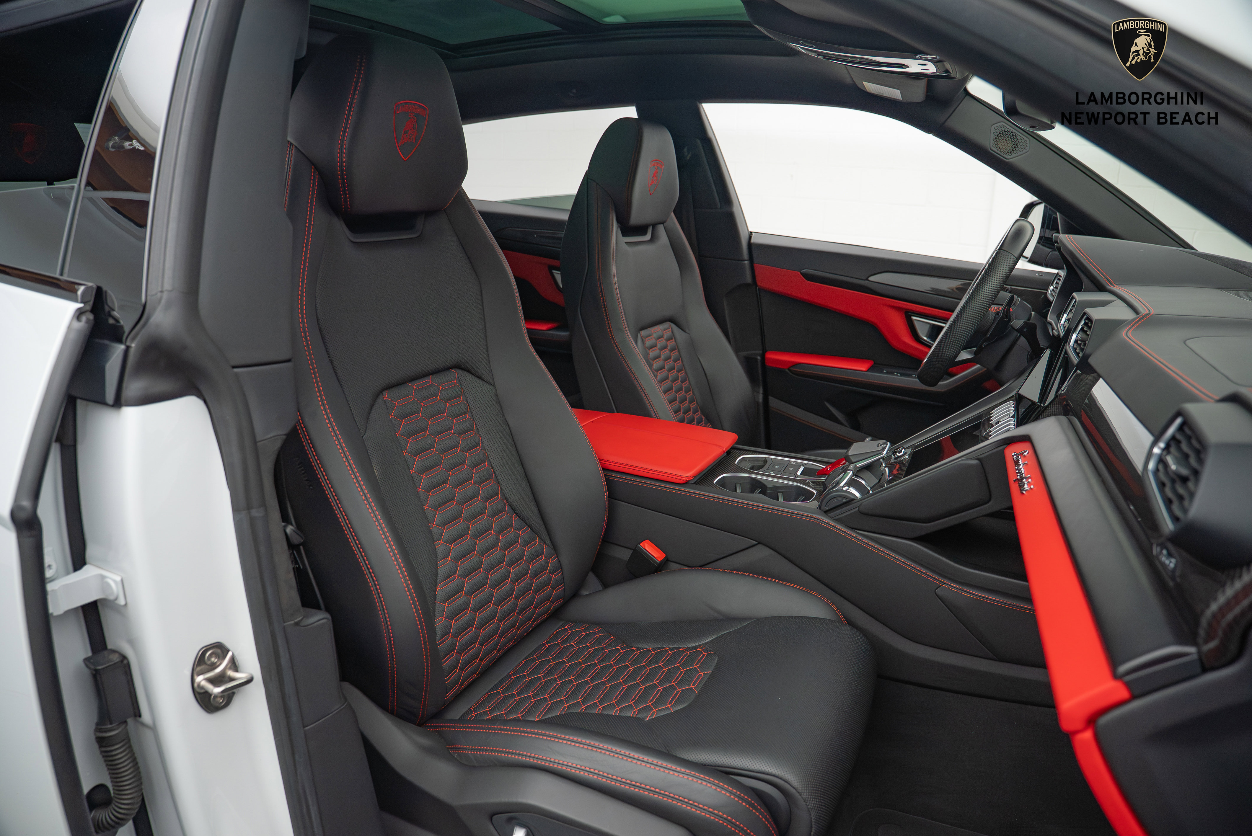 Used 2021 Lamborghini Urus AWD/4WD image 22