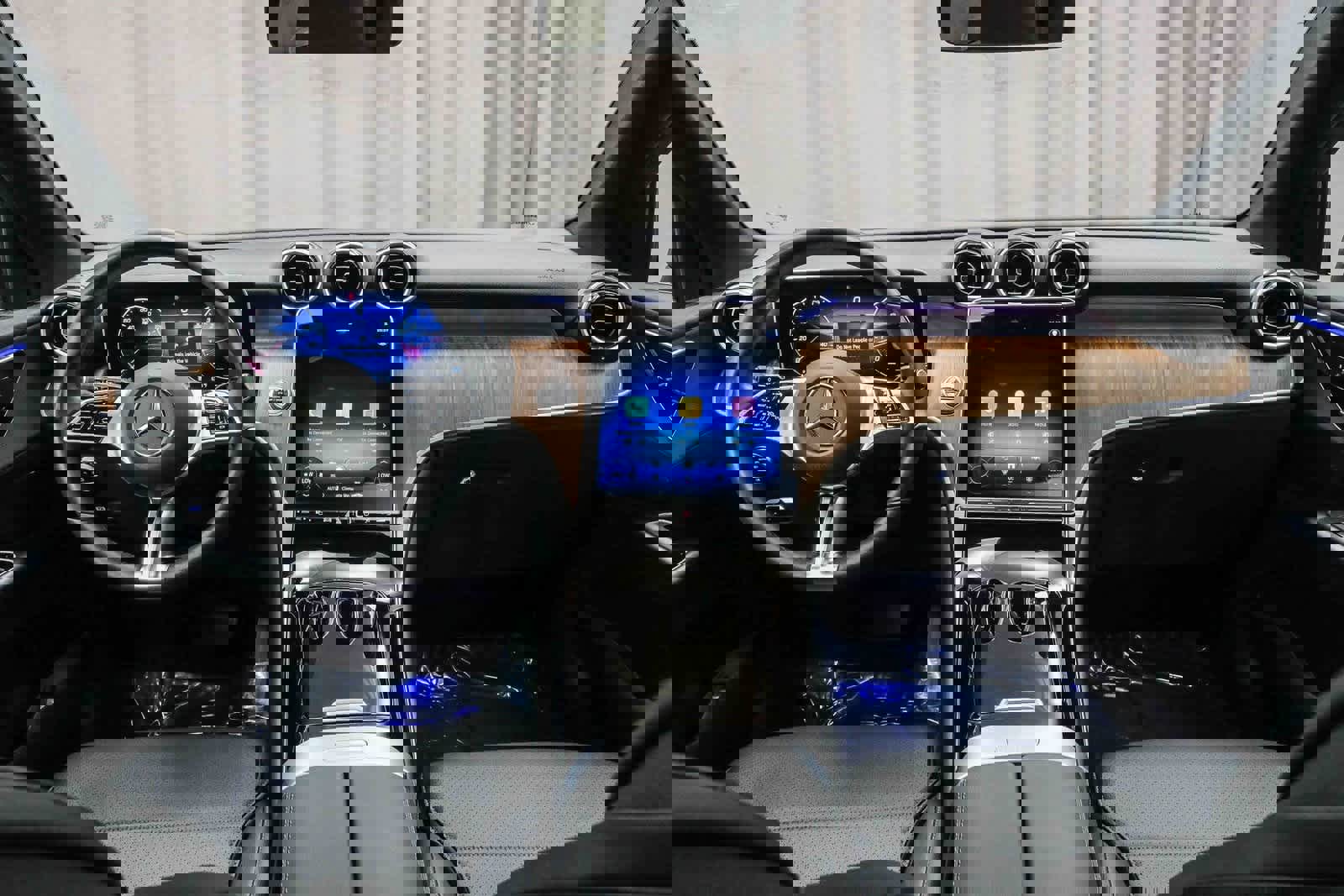 Certified 2025 Mercedes-Benz GLC 300 image 13