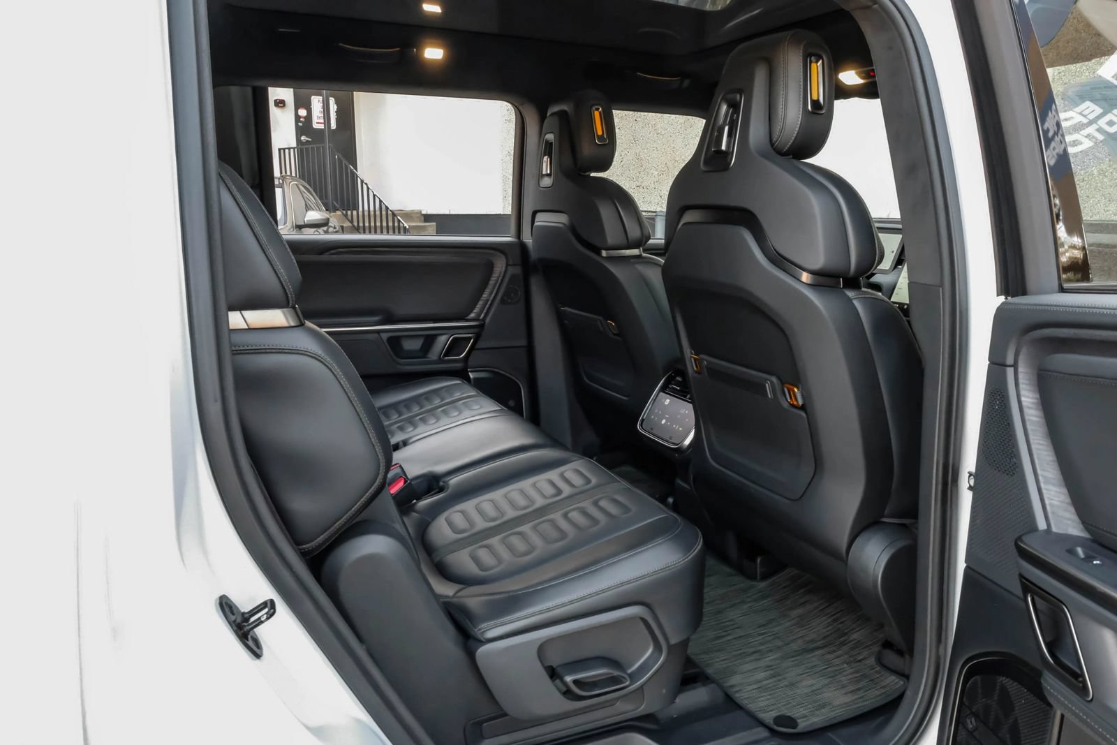 Used 2024 Rivian R1S Adventure AWD/4WD image 48