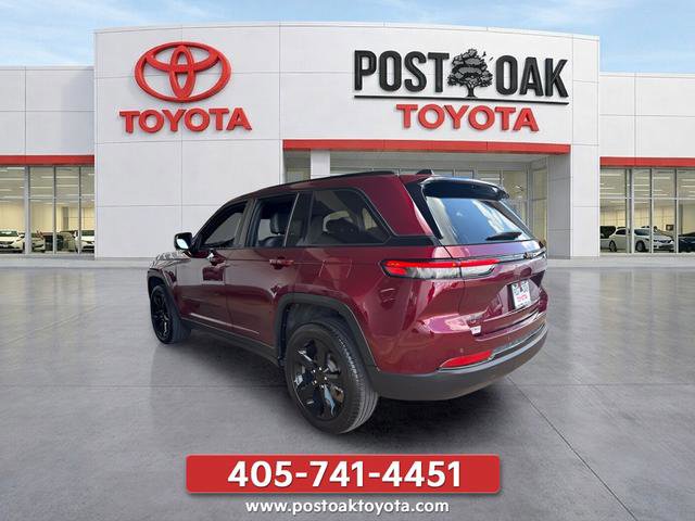 Used 2025 Jeep Grand Cherokee Limited w/ Black Appearance Package AWD/4WD image 11