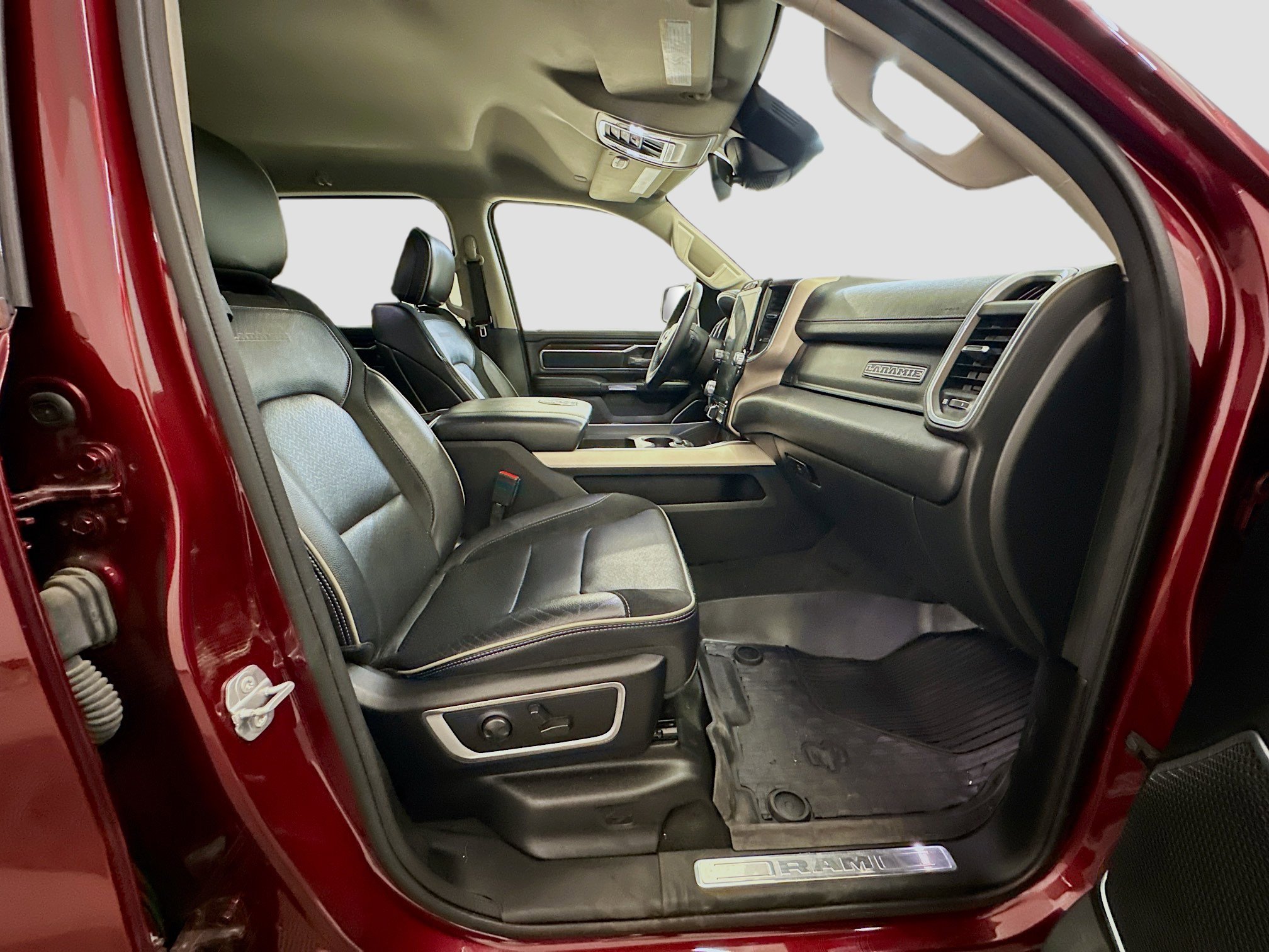 Used 2022 RAM 1500 Laramie image 31