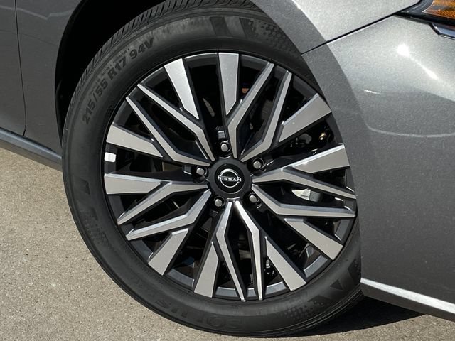 Used 2025 Nissan Altima 2.5 SV FWD image 8