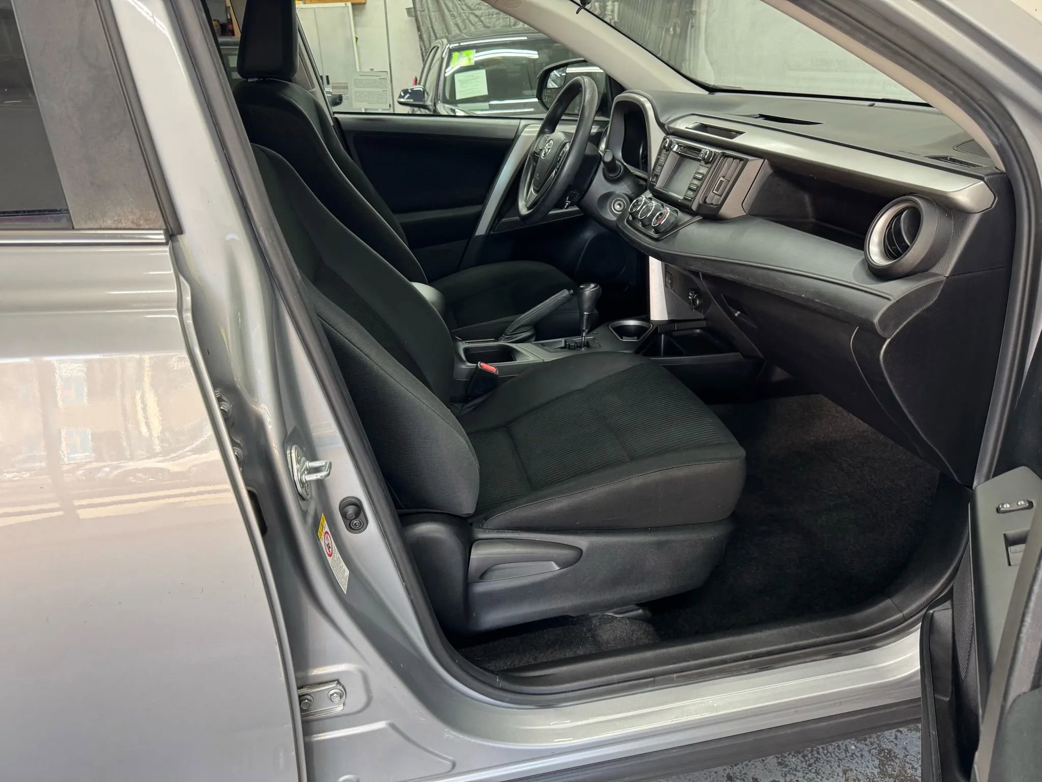 Used 2018 Toyota RAV4 LE image 11