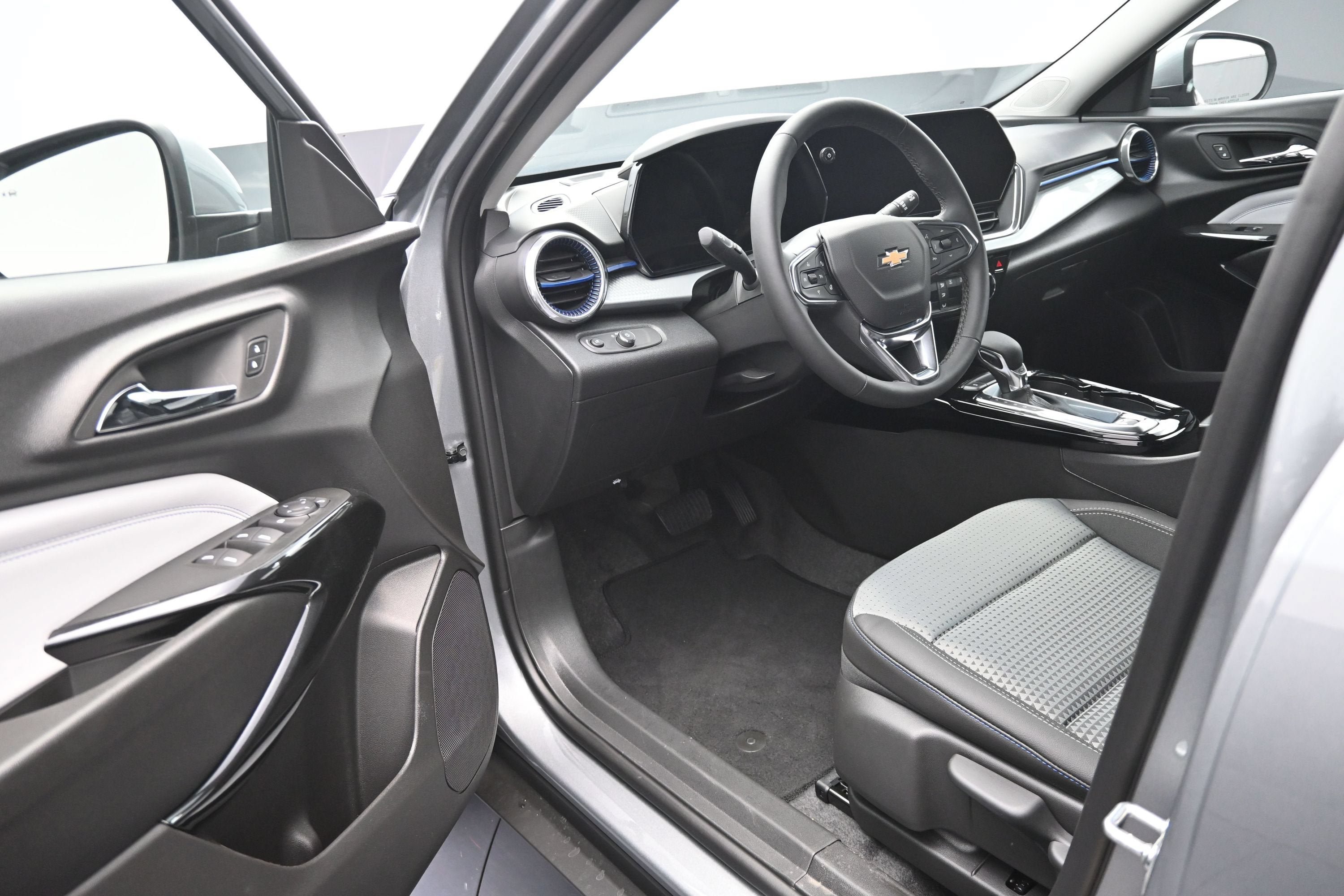 New 2026 Chevrolet Trax LT w/ Driver Confidence Package FWD image 9