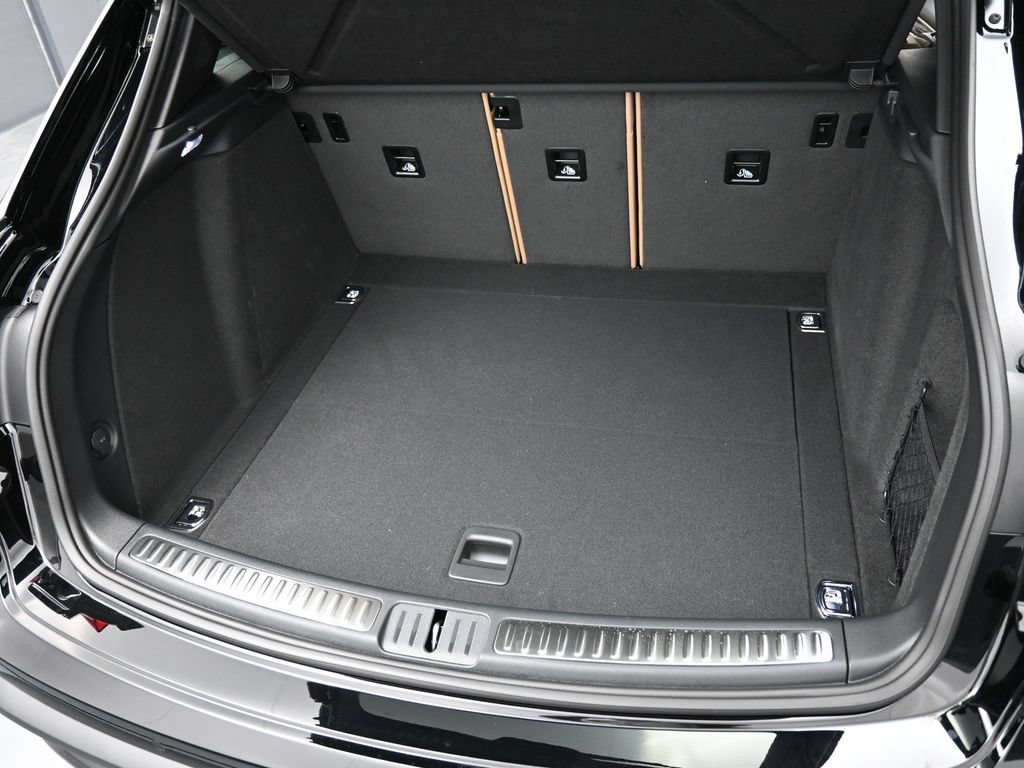 Certified 2026 Porsche Macan AWD/4WD image 32