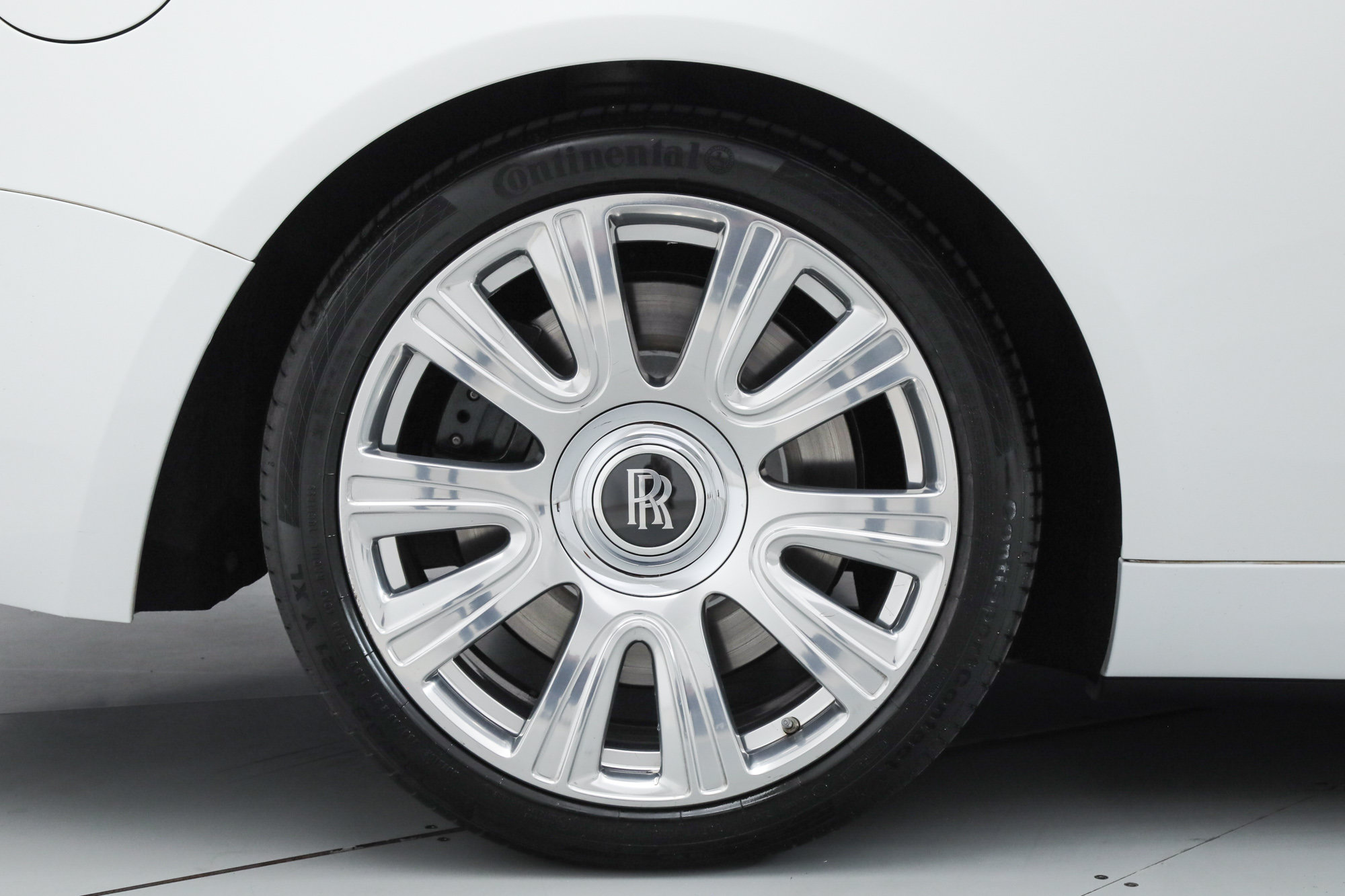 Used 2017 Rolls-Royce Dawn RWD image 41