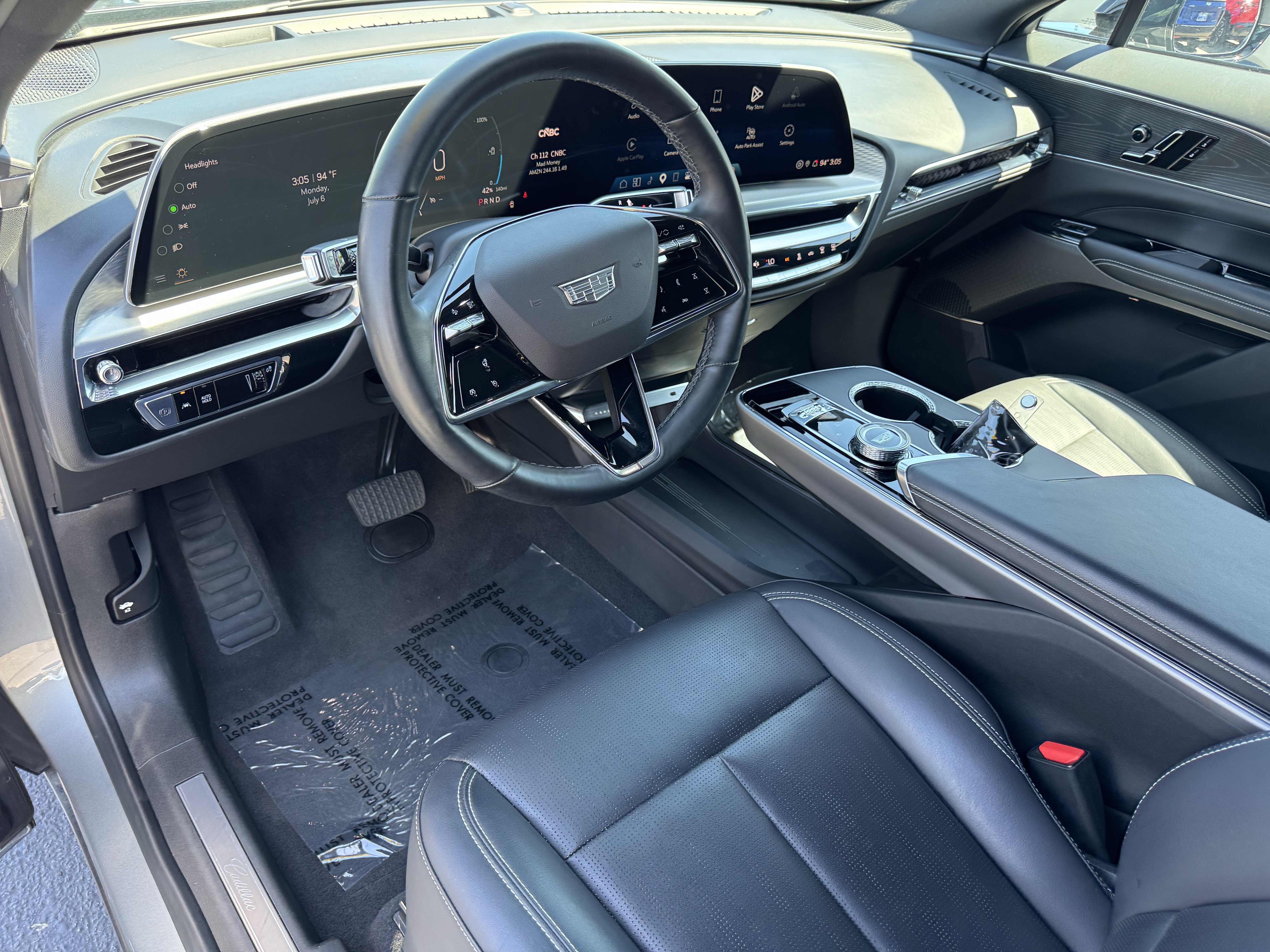 Used 2024 Cadillac Lyriq Luxury w/ LPO, Floor Liner Package RWD image 16