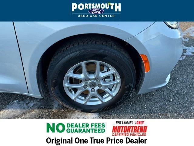 Used 2024 Chrysler Pacifica Touring-L image 34