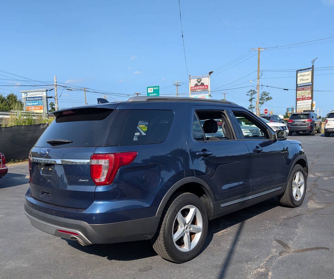 Used 2017 Ford Explorer XLT w/ Equipment Group 201A AWD/4WD image 3
