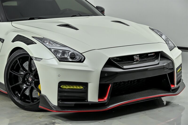 Used 2020 Nissan GT-R NISMO AWD/4WD image 3