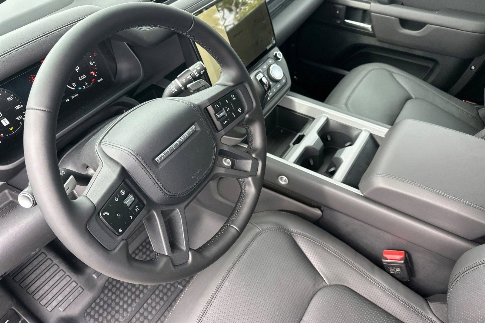 New 2026 Land Rover Defender 90 V8 image 4