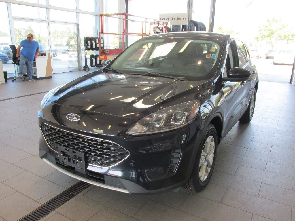 Used 2021 Ford Escape SE image 3