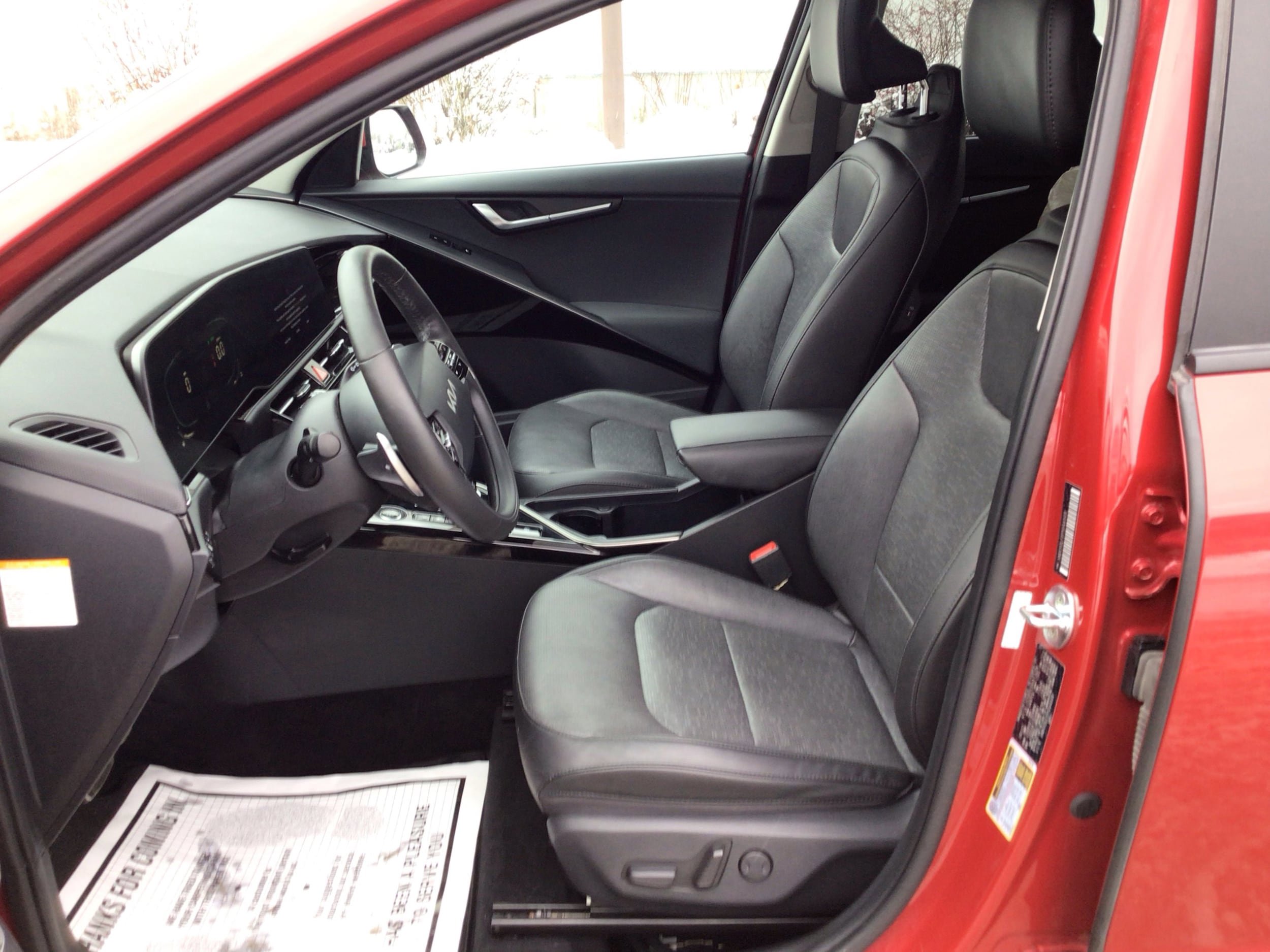 Used 2023 Kia Niro SX Touring image 11