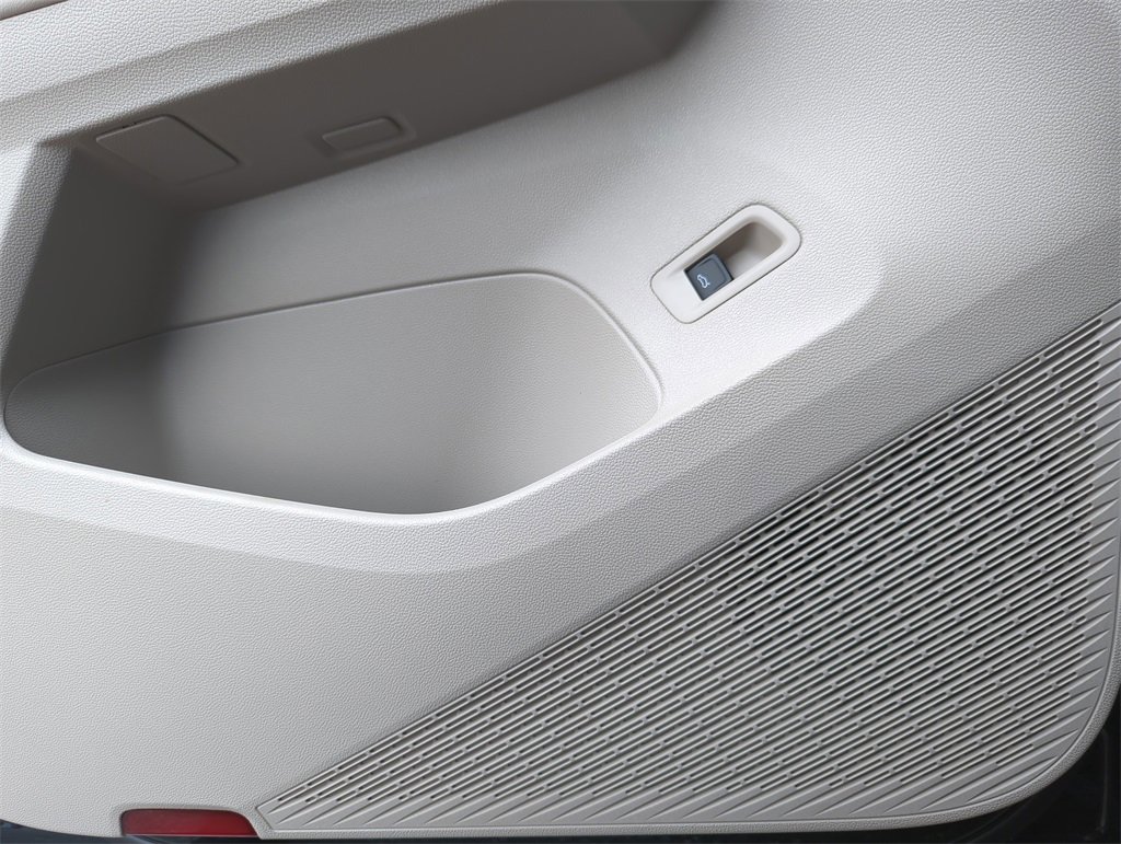 New 2025 Volkswagen Atlas SE image 29