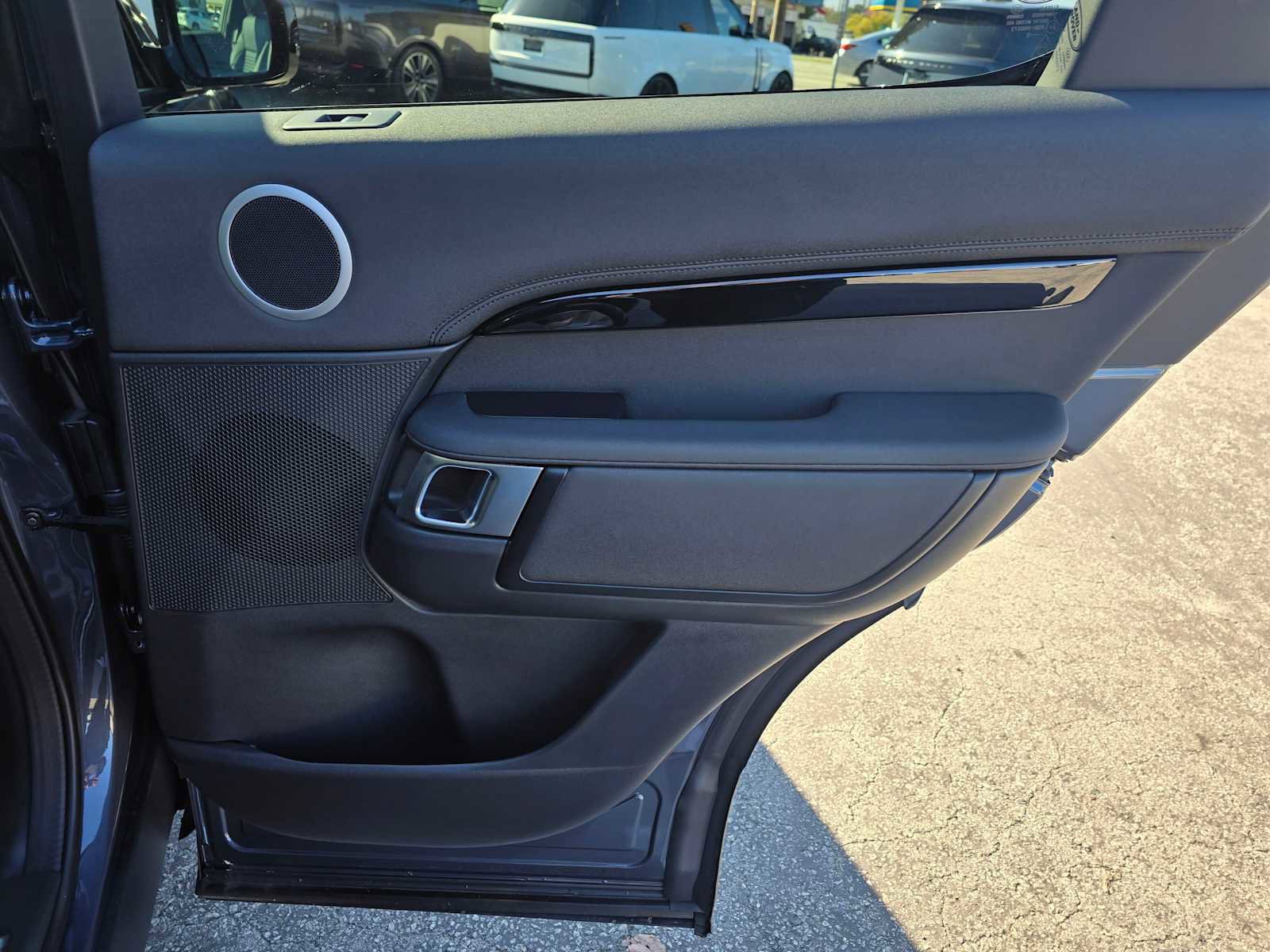 New 2025 Land Rover Discovery S image 13