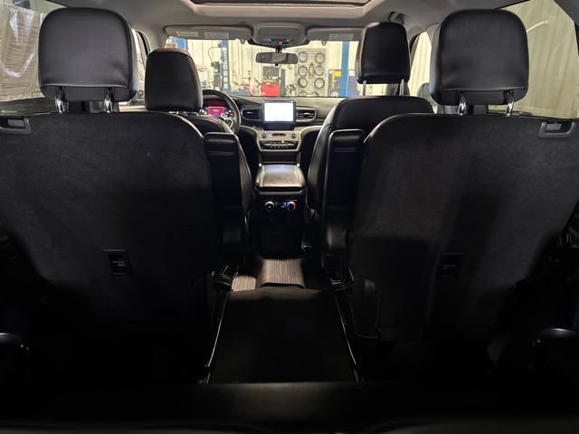 Used 2022 Ford Explorer XLT w/ Equipment Group 202A AWD/4WD image 17
