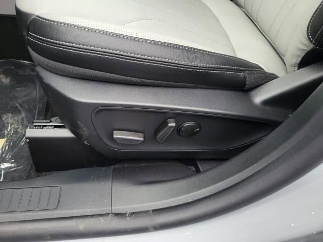 New 2025 Ford Escape SE w/ PHEV Premium Package FWD image 19