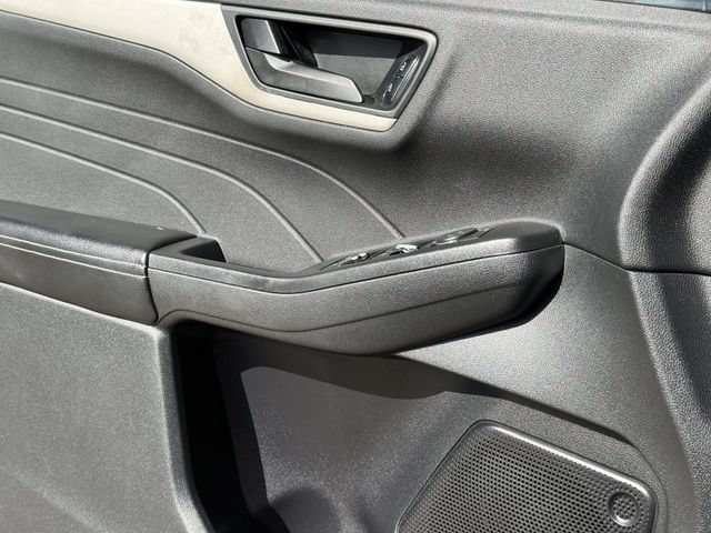 Used 2022 Ford Escape SE w/ SE Sport Appearance Package FWD image 25