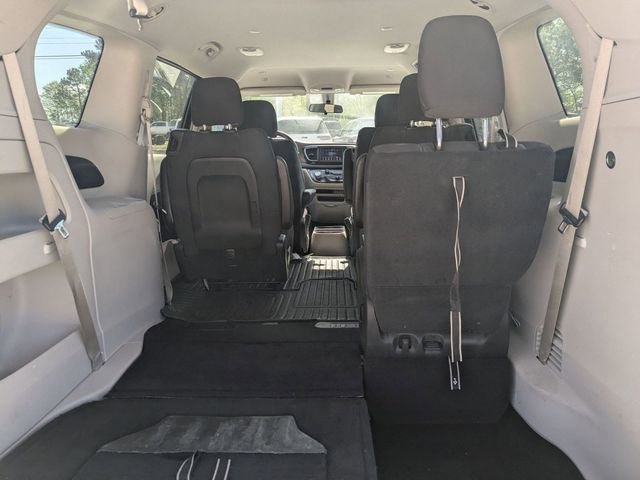 Used 2021 Chrysler Voyager LX image 30