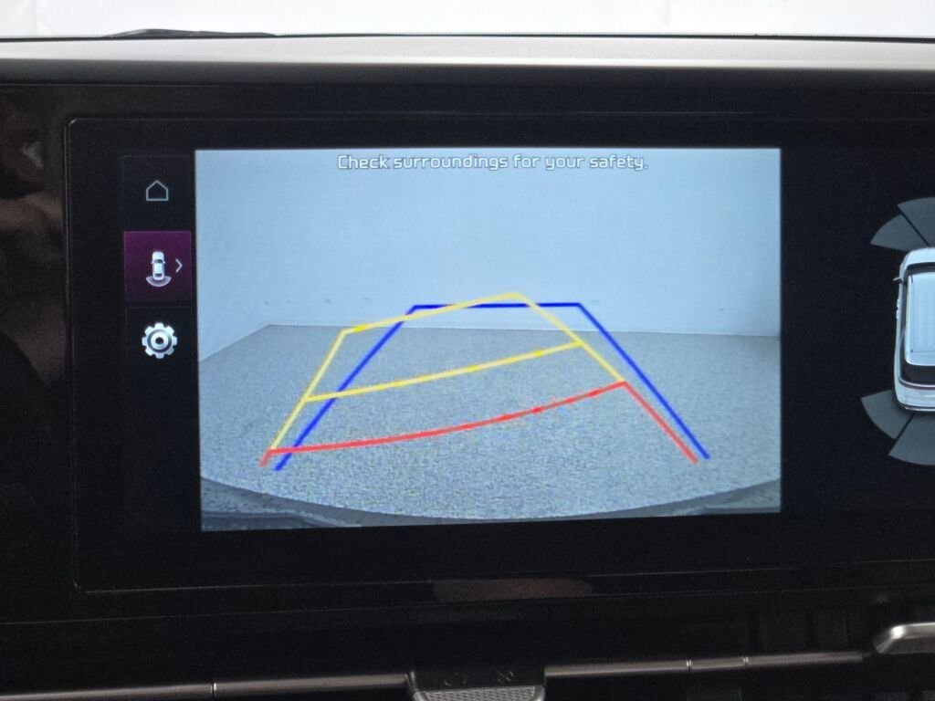 Used 2024 Kia Carnival EX image 28