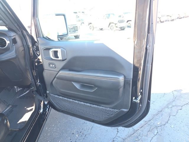 Used 2025 Jeep Wrangler Unlimited Sahara w/ Safety Group image 37