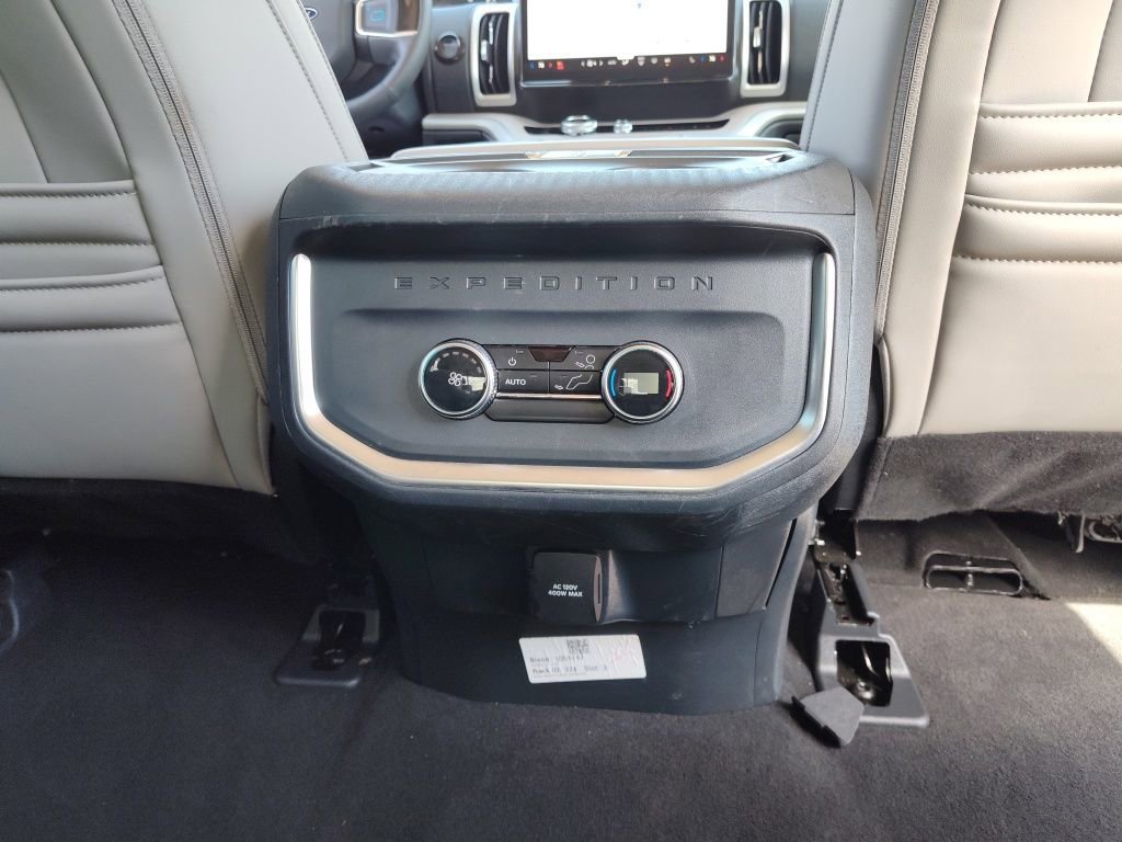 Used 2025 Ford Expedition Active image 14