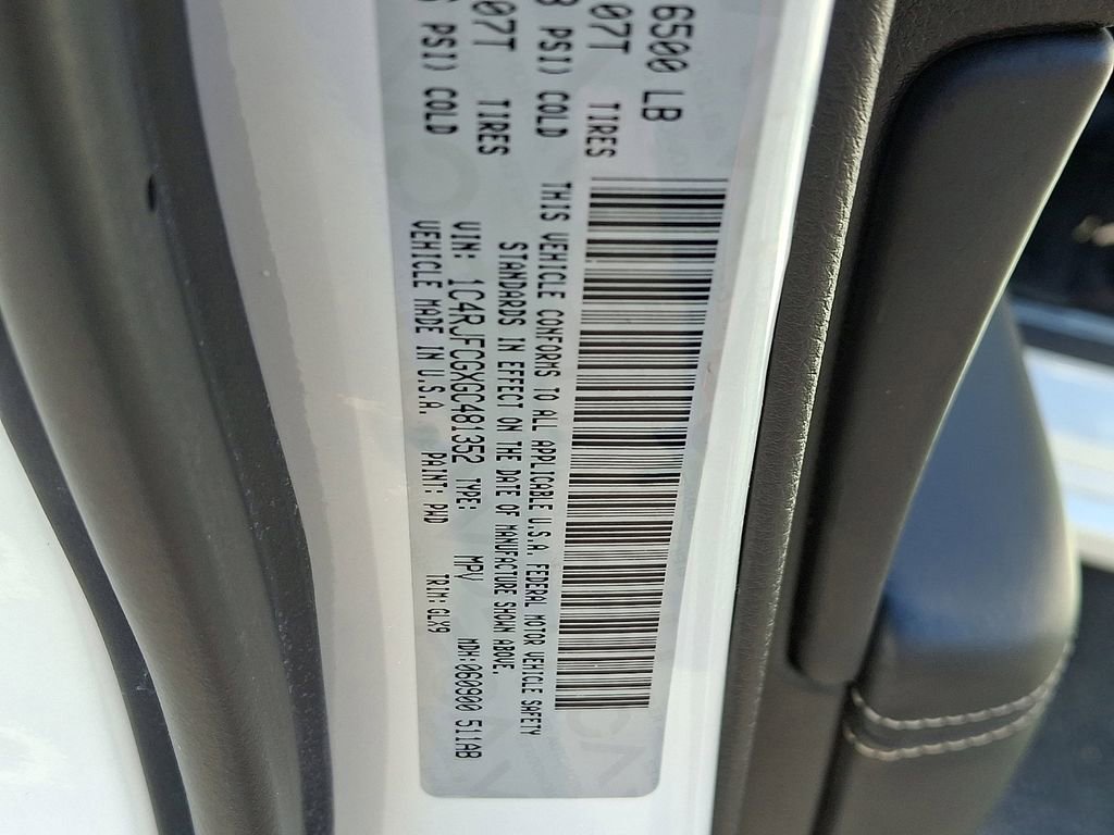 Used 2016 Jeep Grand Cherokee Overland AWD/4WD image 27