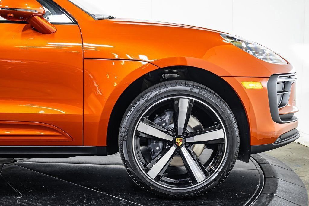 Used 2025 Porsche Macan image 11
