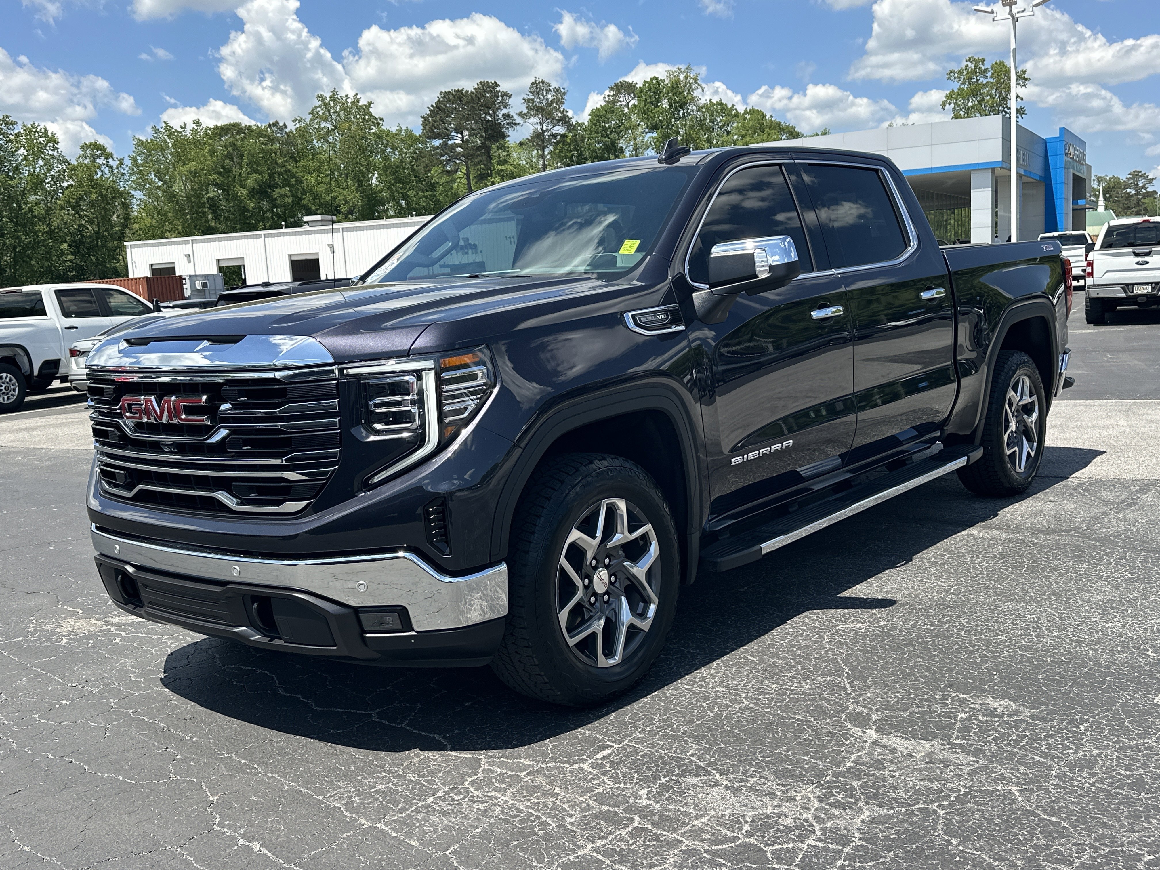 Used 2025 GMC Sierra 1500 SLT w/ SLT Premium Plus Package image 4