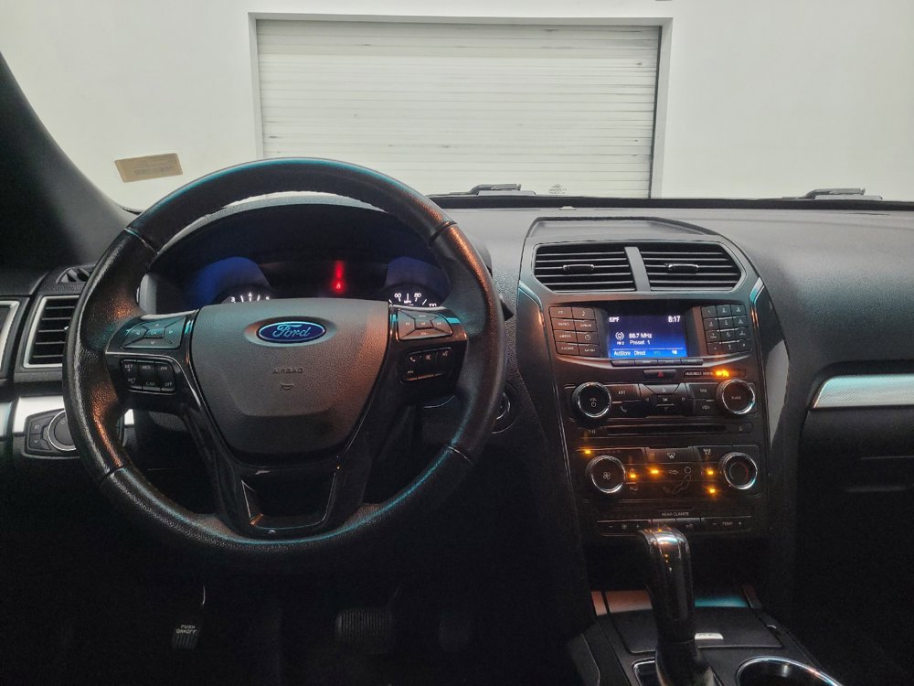 Used 2017 Ford Explorer XLT FWD image 22
