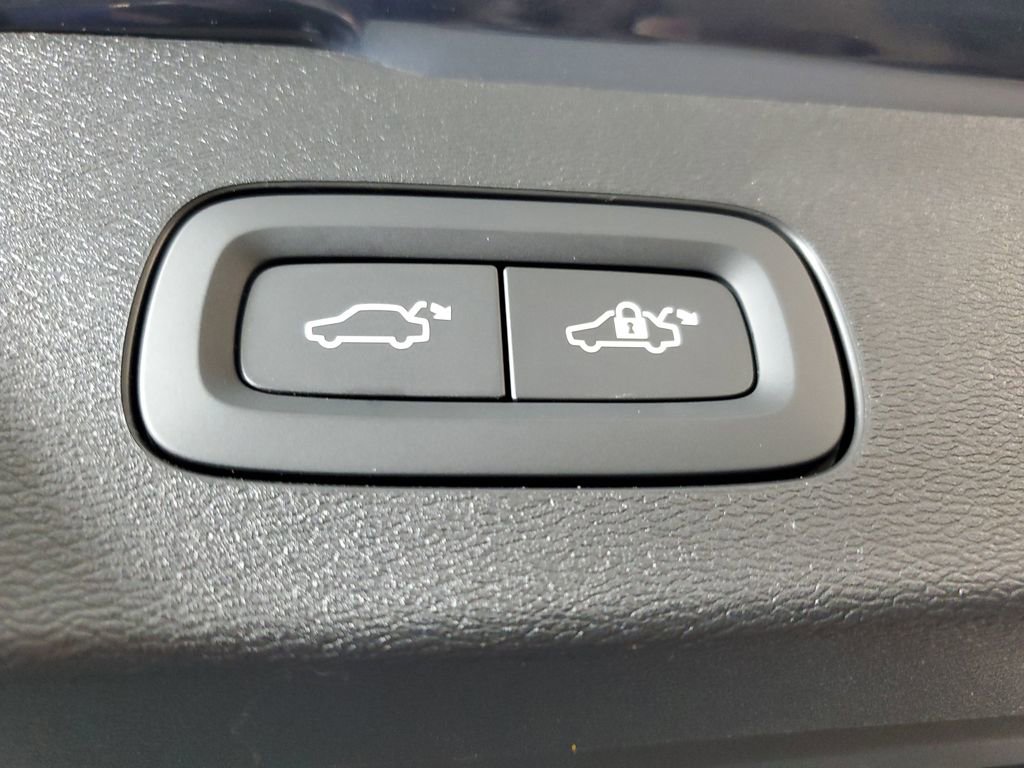 Certified 2026 Volvo V60 B5 Cross Country Plus w/ Protection Package Premier image 12