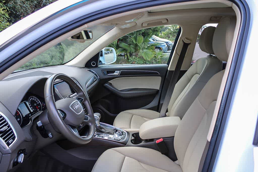 Used 2017 Audi Q5 2.0T Premium Plus w/ Technology Package image 16
