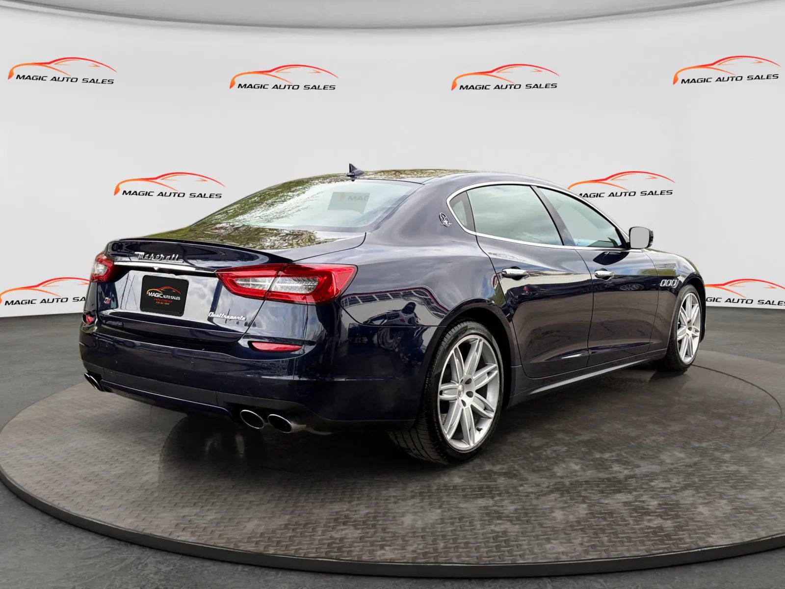 Used 2015 Maserati Quattroporte S Q4 AWD/4WD image 8