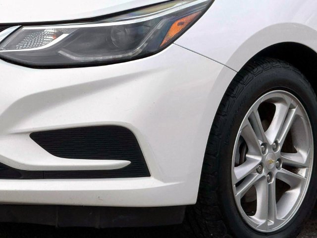 Used 2017 Chevrolet Cruze LT w/ Convenience Package FWD image 10