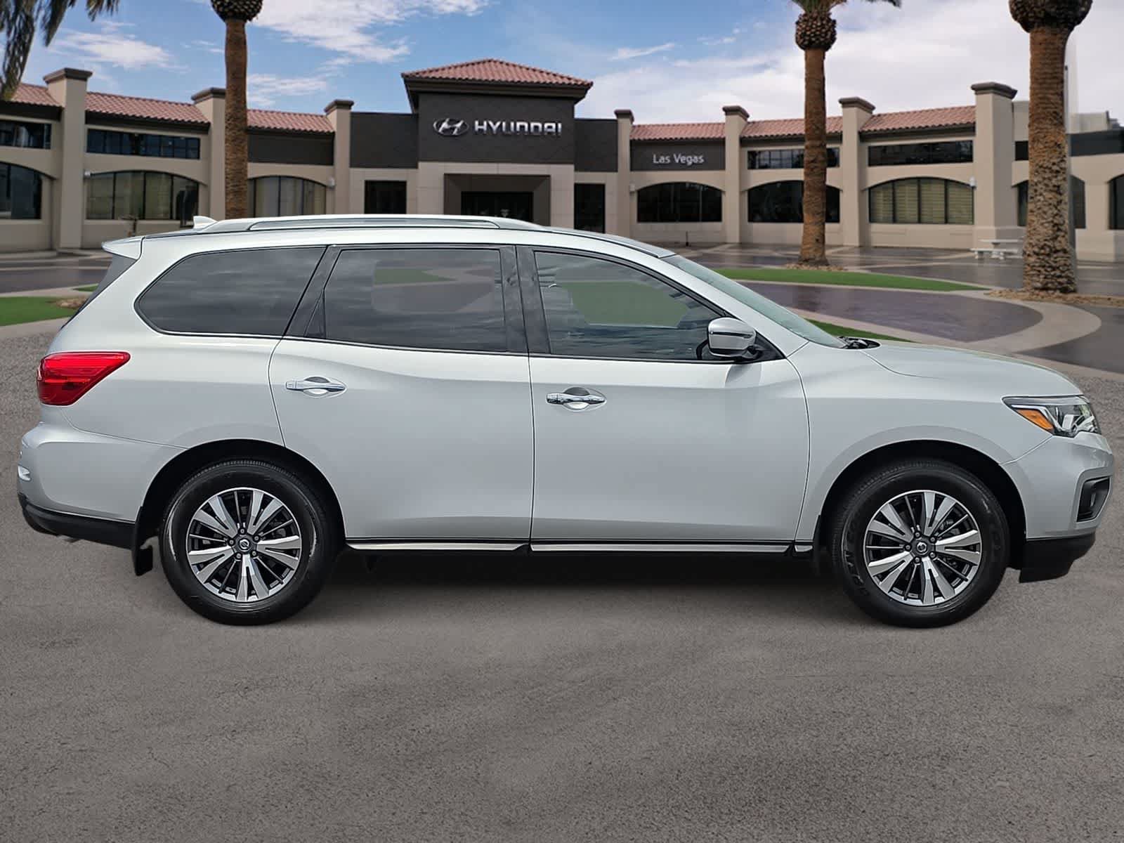 Used 2020 Nissan Pathfinder SV FWD image 9