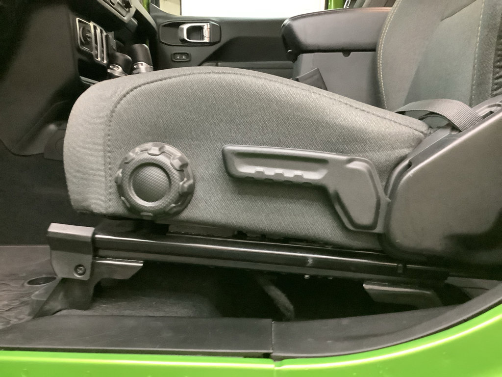 Used 2025 Jeep Wrangler Sport image 14