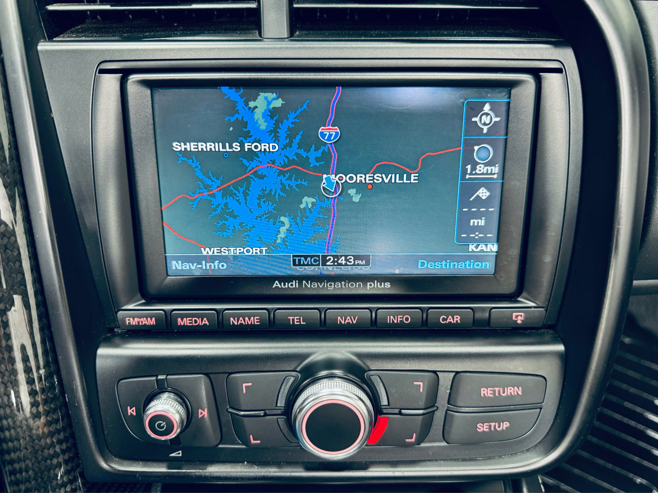 Used 2012 Audi R8 V10 w/ Enhanced Leather Pkg image 39