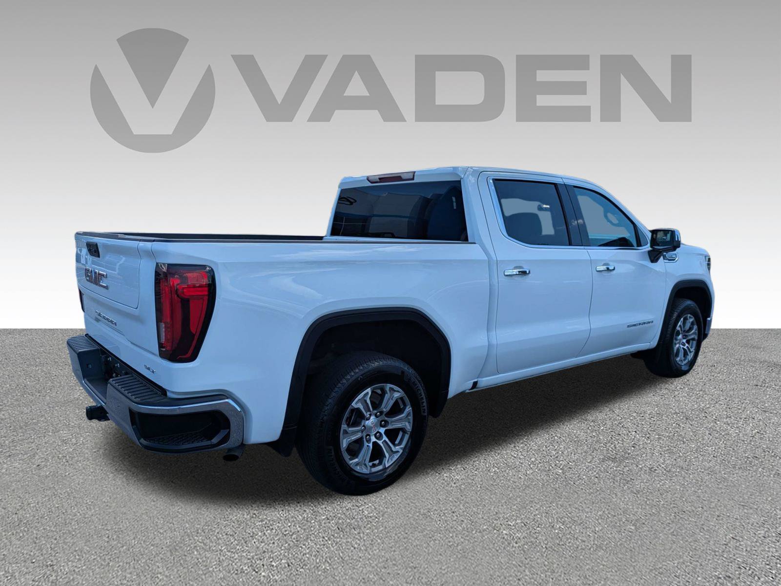 Certified 2025 GMC Sierra 1500 SLT RWD image 24
