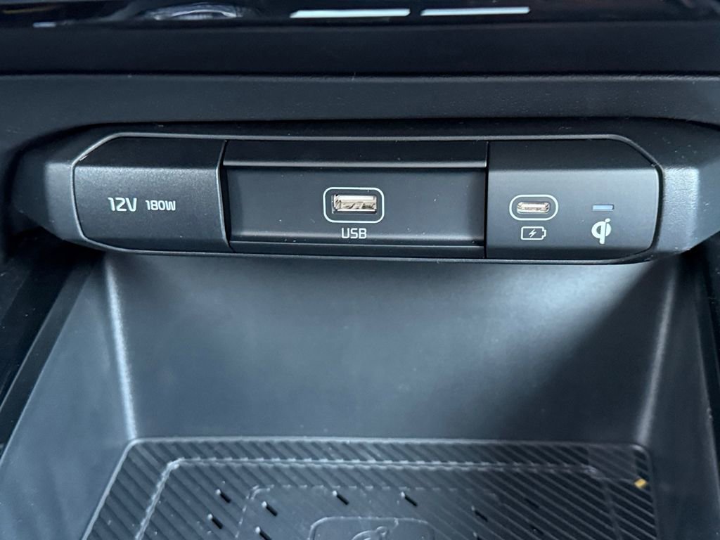 New 2025 Kia Niro SX Touring image 19