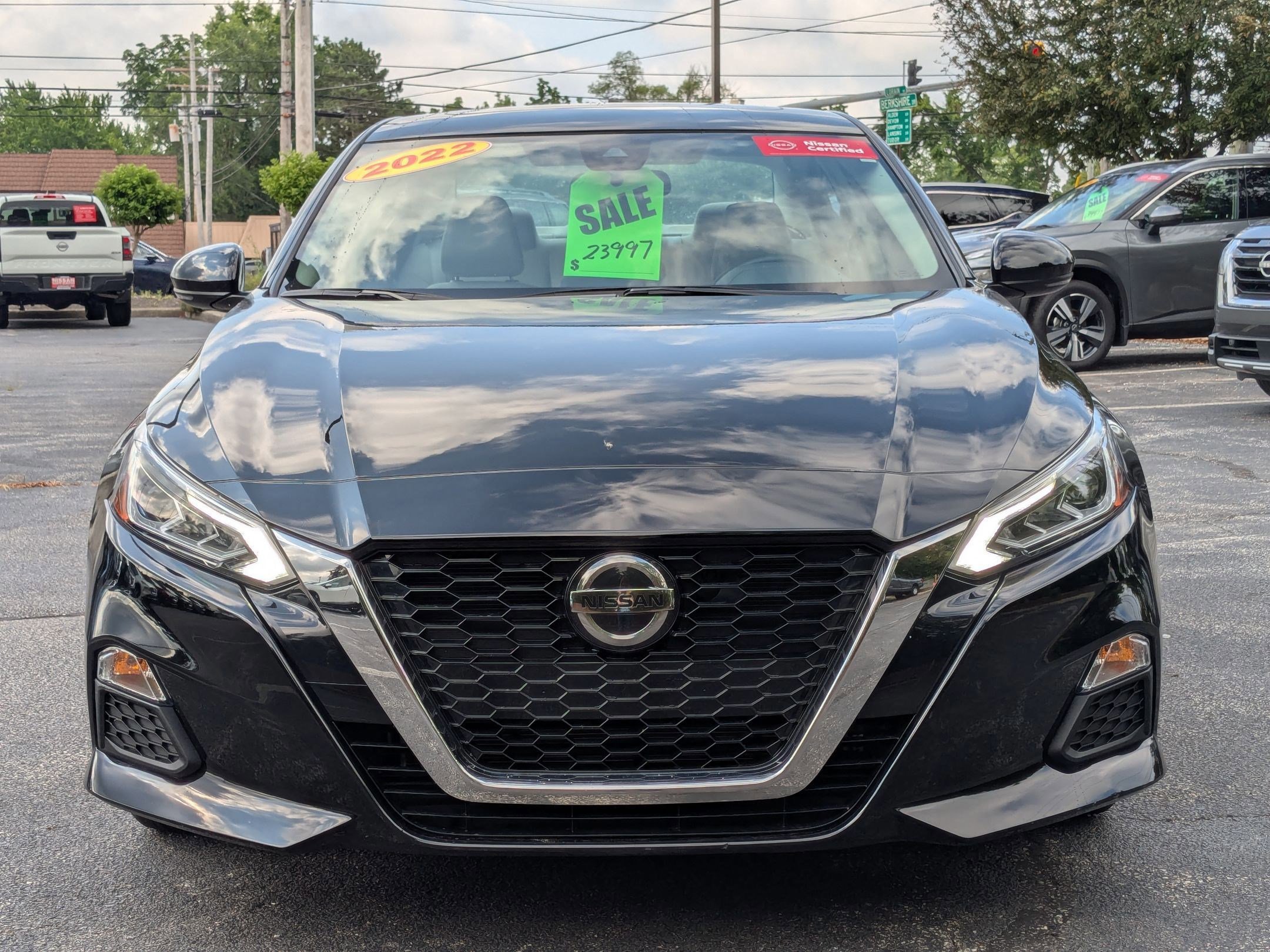 Certified 2022 Nissan Altima 2.5 SV w/ SV Premium Package image 2