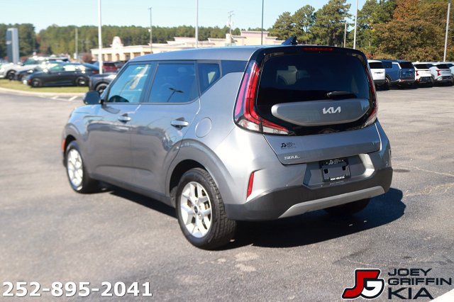 Certified 2024 Kia Soul LX w/ LX Technology Package FWD image 5