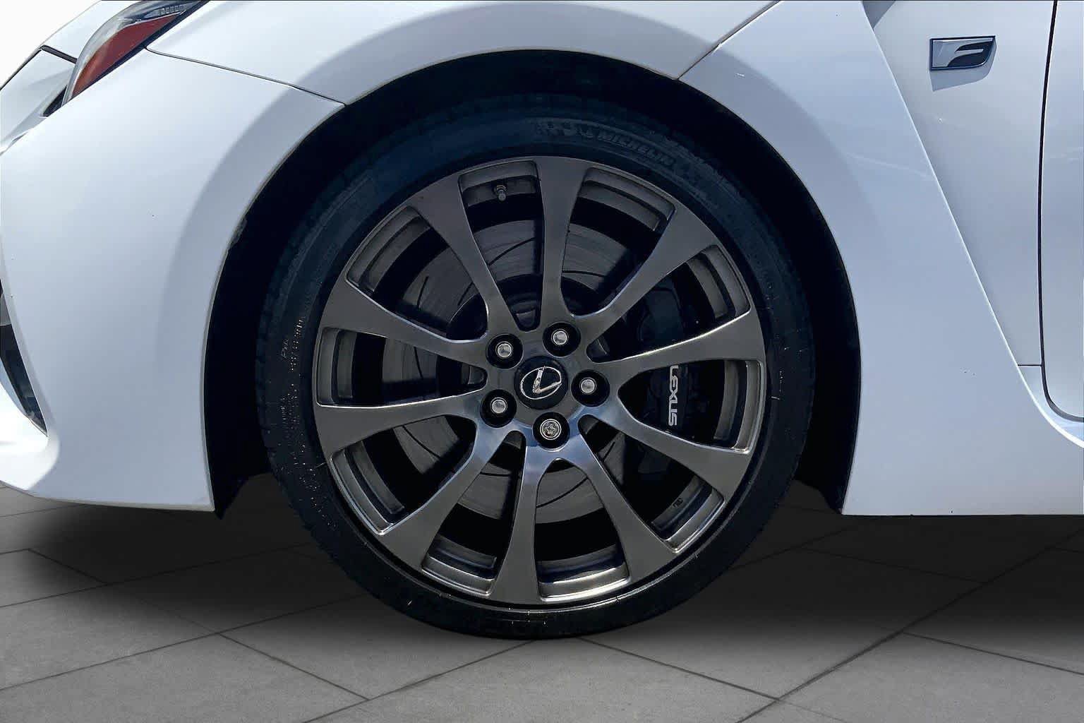 Used 2015 Lexus RC F w/ Premium Package RWD image 9