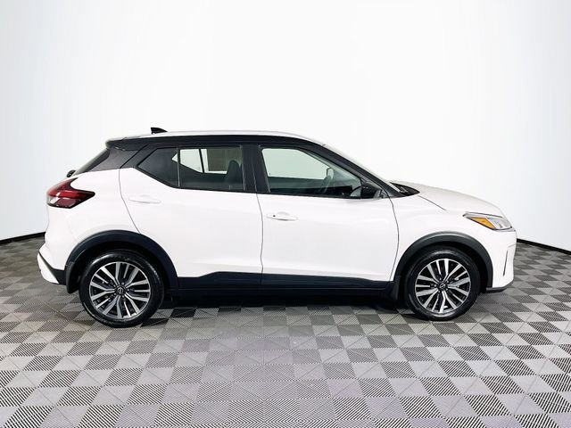 Used 2023 Nissan Kicks SV image 9