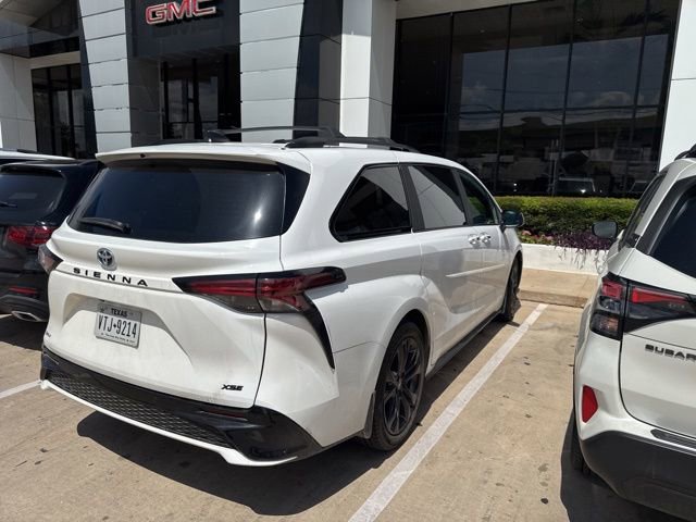 Used 2025 Toyota Sienna XSE FWD image 9