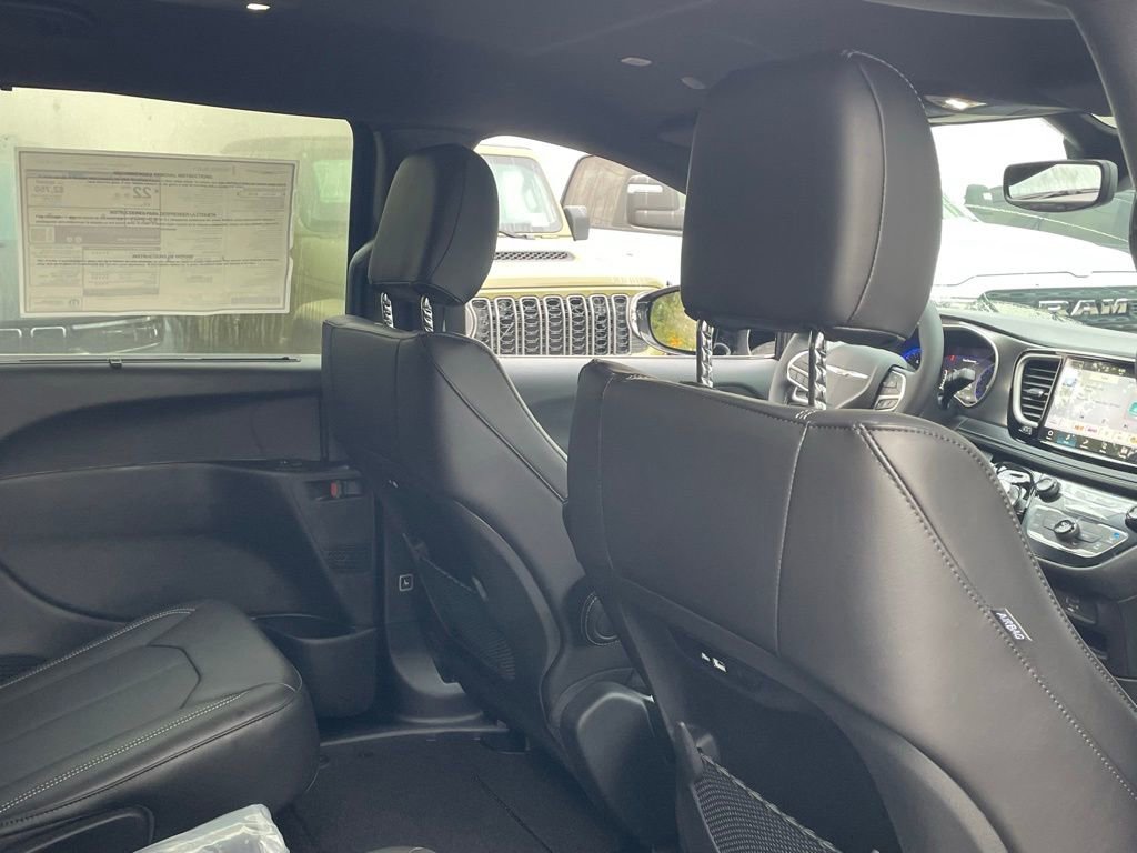 New 2026 Chrysler Pacifica Select FWD image 20