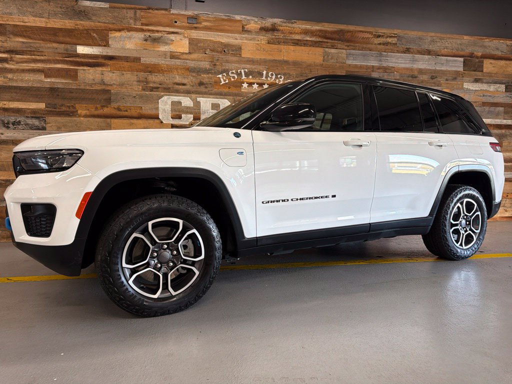 Used 2023 Jeep Grand Cherokee Trailhawk w/ Luxury Tech Group III AWD/4WD image 16