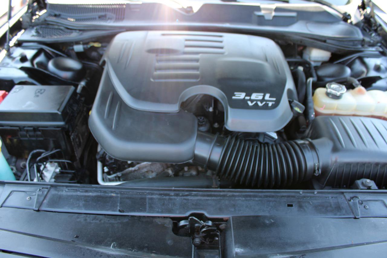 Used 2014 Dodge Challenger SXT RWD image 50