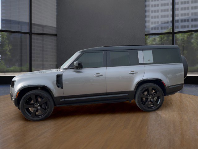 Used 2023 Land Rover Defender 130 X-Dynamic SE image 2